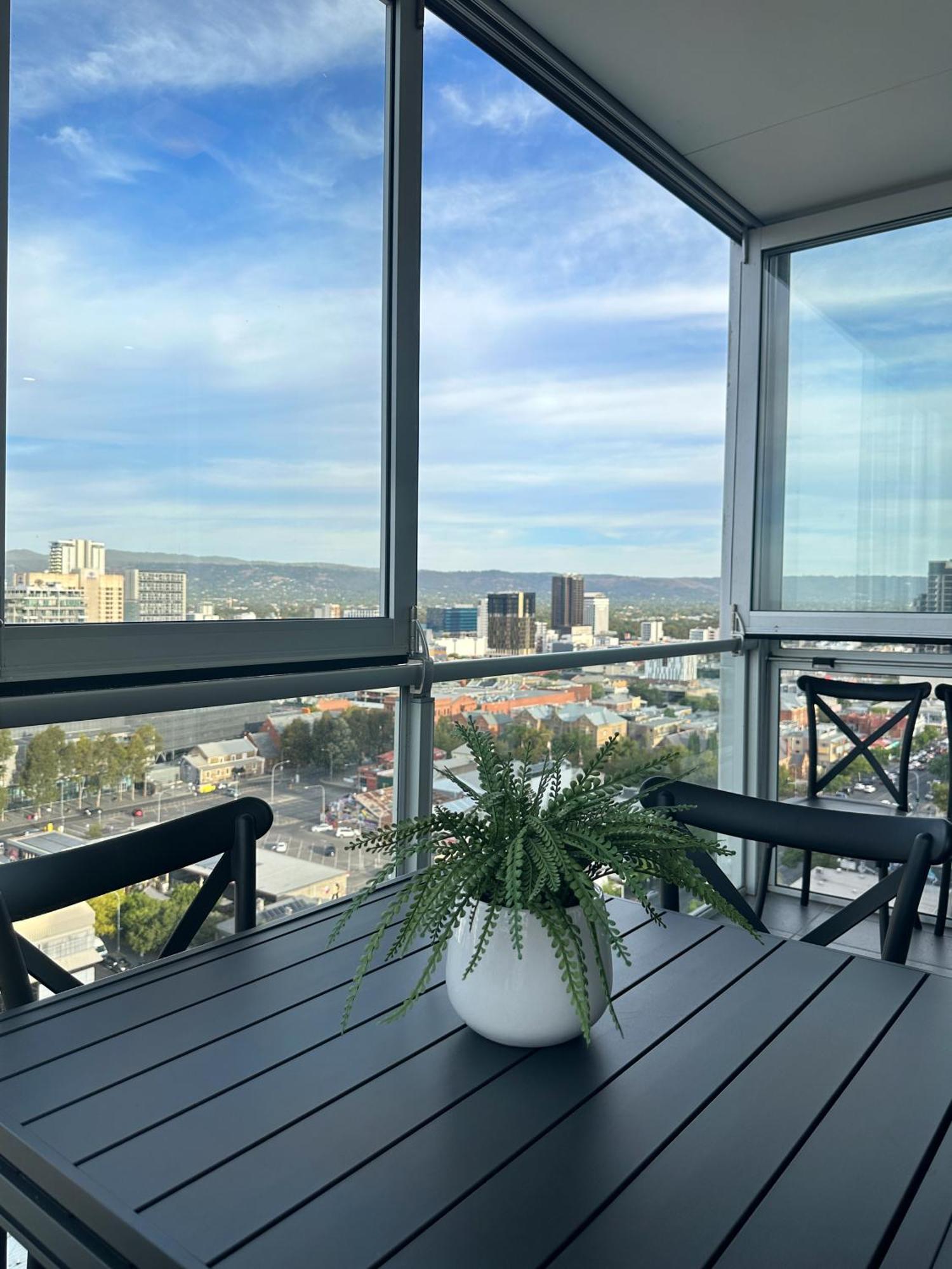 Sky View Apartment Cbd Skyline 2Br Apartment Balcony Spa Access Sleeps 6 Adelaide Esterno foto